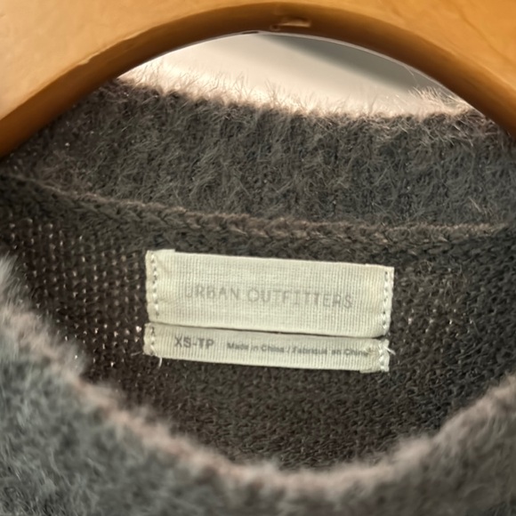 Urban Outfitters Gray Fuzzy Sweater - Picture 2 of 8